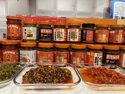 漢服、江米人、剪紙、面塑.&ldquo;山東手造&middot;創(chuàng)藝菏澤&rdquo;精品展共40個(gè)產(chǎn)品進(jìn)行展銷