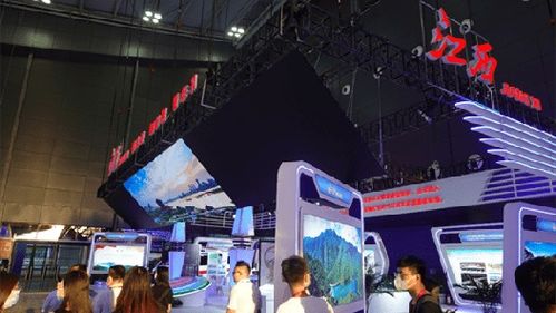 探館中非經貿博覽會 商品琳瑯滿目，展覽精彩紛呈